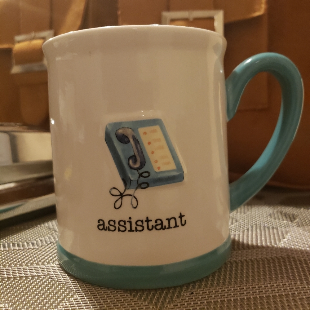 Papel "ASSISTANT" Mug • White/Green/Black